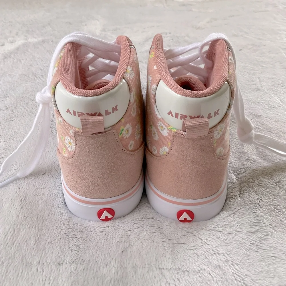 NWOT Adorable AIRWALK Big Girls High Tops Size 5